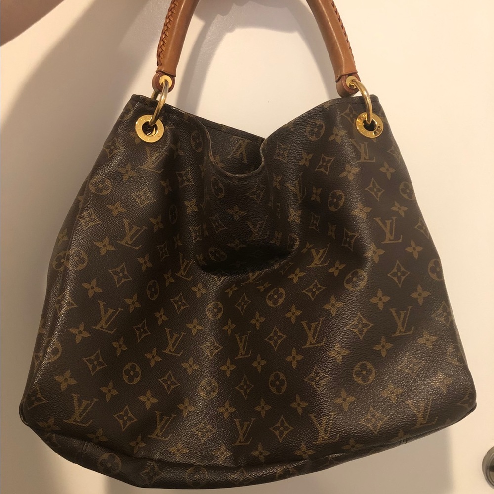 SOLD Louis Vuitton Monogram Artsy MM